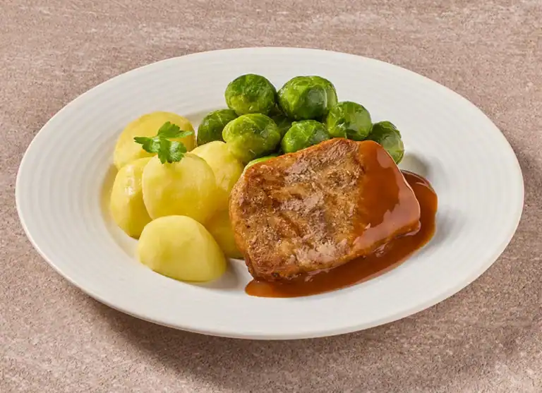 Karbonade (Zonder Been) Met Spruitjes En Gekookte Aardappelen