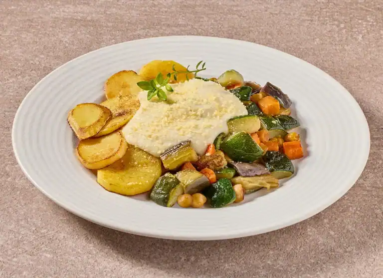 Moussaka Met Aubergine, Courgette En Aardappelschijfjes