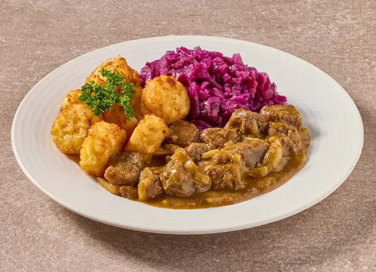Draadjesvlees In Een Verfijnde Biersaus Met Rode Kool En Rösti's