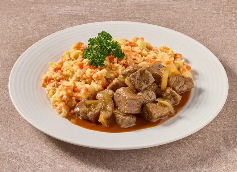Hutspot Naar Oud-Hollands Recept Met Stukjes Runderstoofvlees In Jus