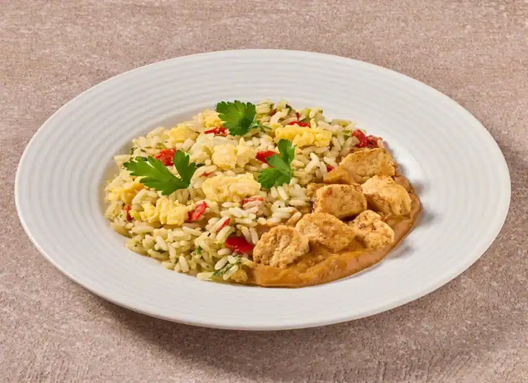 Nasi Goreng Met Groenten En Quorn In Een Kruidige Satésaus