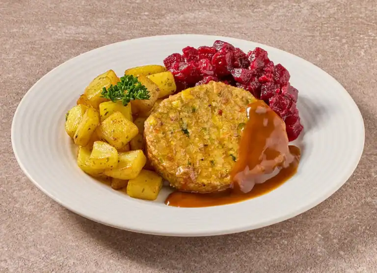 Groenteburger Met Rode Bietjes En Gebakken Aardappelen