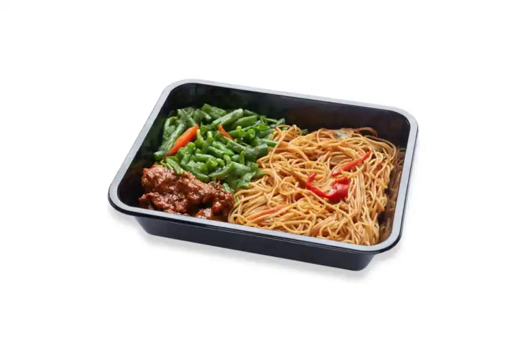 Tjaumin Met Kip In Ketjap En Kousenband