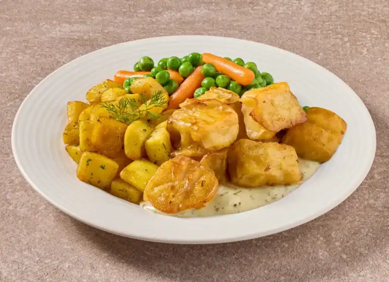 Kibbeling Met Een Mix Van Worteltjes En Doperwten En Aardappels