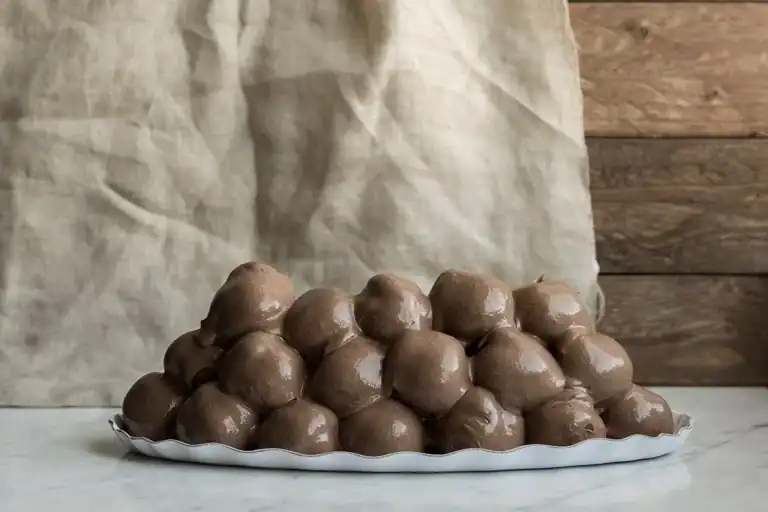 Profiteroletaart Montagna Scuro