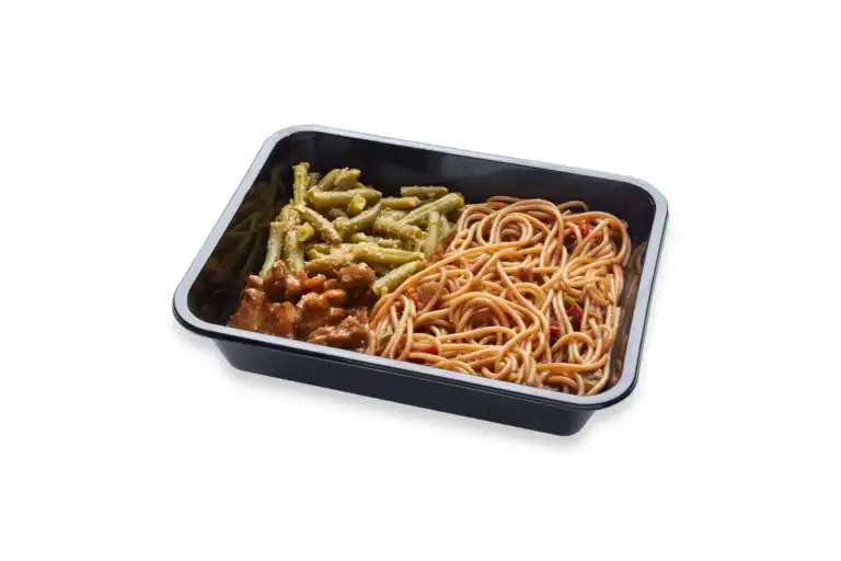 Bami Goreng Met Ayam Ketjap En Sambal Goreng Boontjes